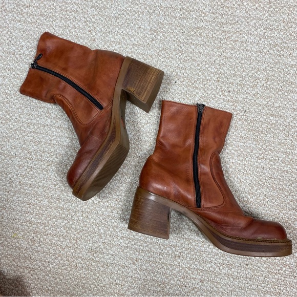 Harley Davidson Vintage 90s Tan Chunky Heeled Boots - Picture 4 of 9